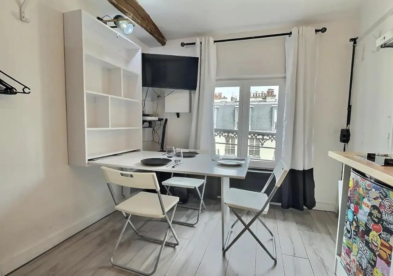 Beau Studio Calme Gare Et Metro A 300M Paris France