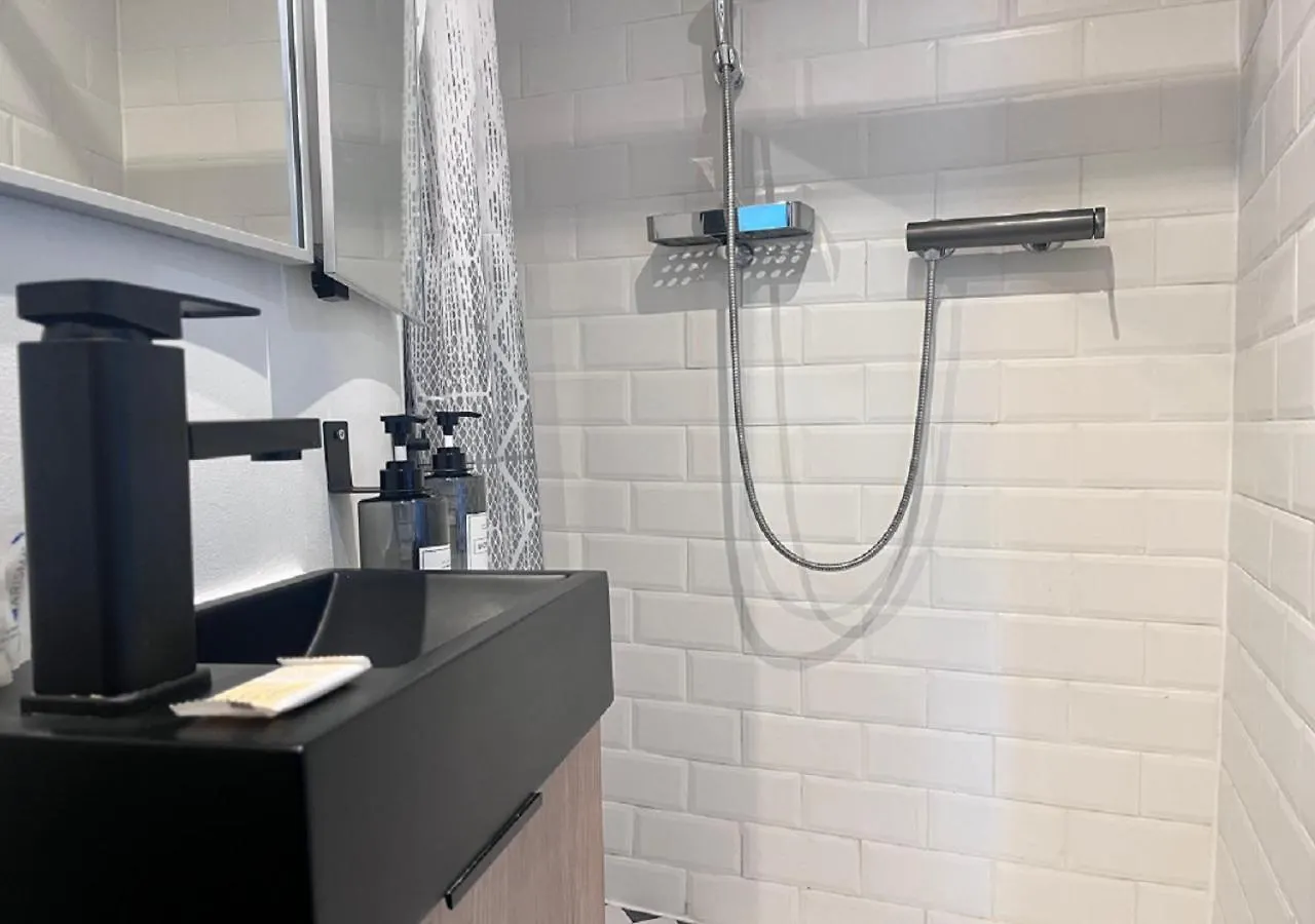 Apartment Beau Studio Calme Gare Et Metro A 300M Paris France